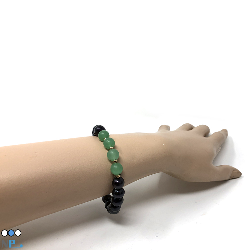 Tres joli bracelet compose de perles noires et de Pierres vertes semi-precieuses aux couleurs flambloyantes